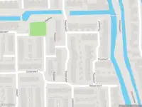 Ambulance met grote spoed naar de Keenwerf in Gouda