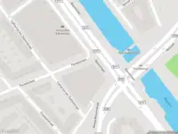 Ambulance met grote spoed naar de Paradijslaan in Rotterdam