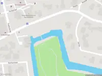 Ambulance met grote spoed naar de Rijsdijk in Rhoon