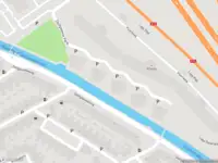 Ambulance met grote spoed naar de Delfgauwse Park in Delft