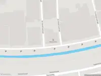 Ambulance met grote spoed naar de Industrieweg in Vlaardingen