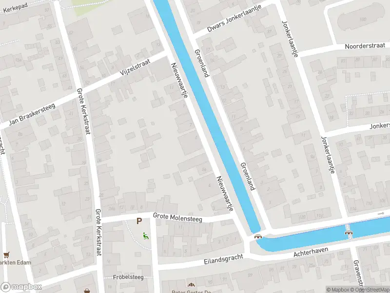 Ambulance met grote spoed naar de Nieuwvaartje in Edam