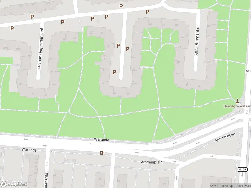 Ambulance met grote spoed naar de Charles Cocherethof in Rotterdam