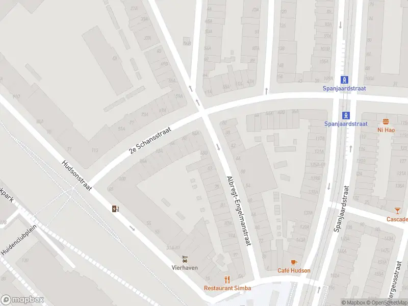 Ambulance met grote spoed naar de Albregt-Engelmanstraat in Rotterdam