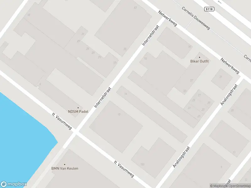 Ambulance met gepaste spoed naar de Internetstraat in Amsterdam