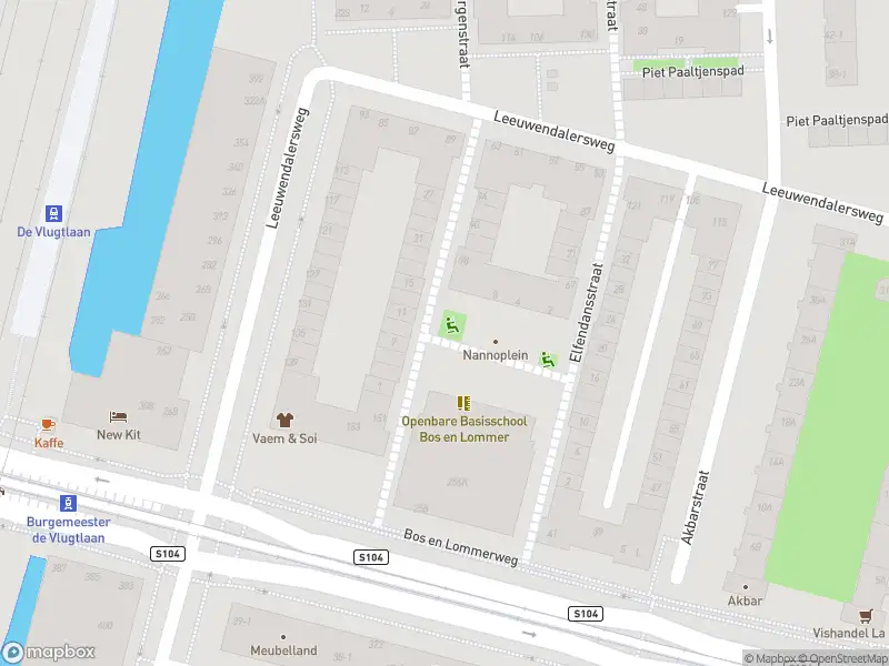 Ambulance met grote spoed naar de Meimorgenstraat in Amsterdam