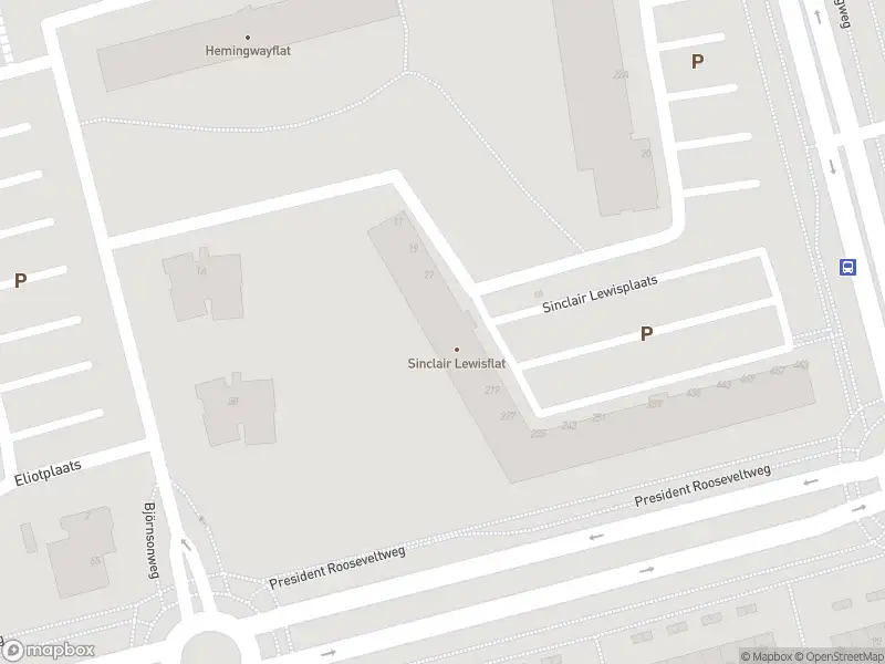 Ambulance met gepaste spoed naar de Sinclair Lewisplaats in Rotterdam