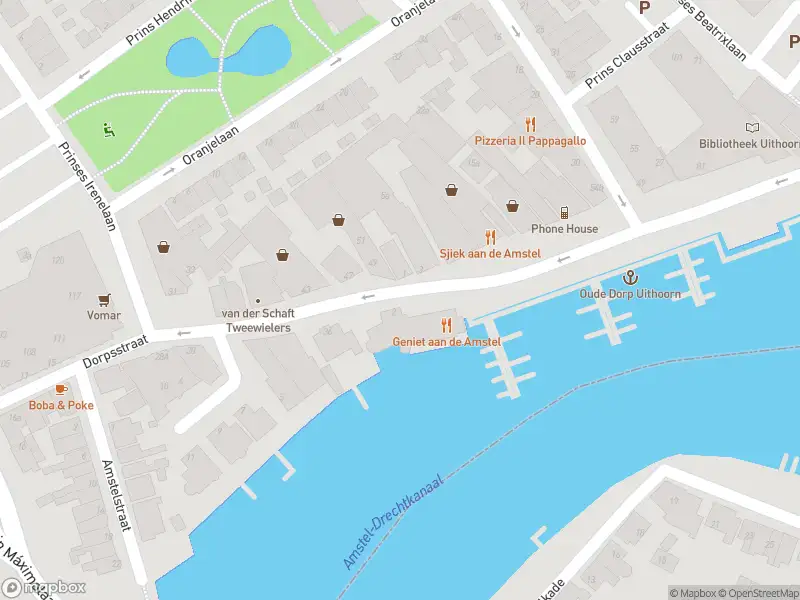 Ambulance met grote spoed naar de Marktplein in Uithoorn