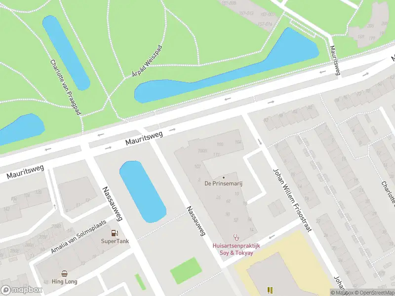 Ambulance met grote spoed naar de Charlotte de Bourbonstraat in Dordrecht