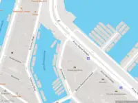 Traumahelikopter met grote spoed naar de Prins Hendrikkade in Amsterdam