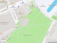 Ambulance met grote spoed naar de Museumplein in Amsterdam