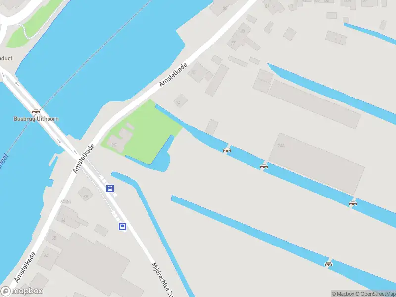 Ambulance met grote spoed naar de Amstelkade in Amstelhoek