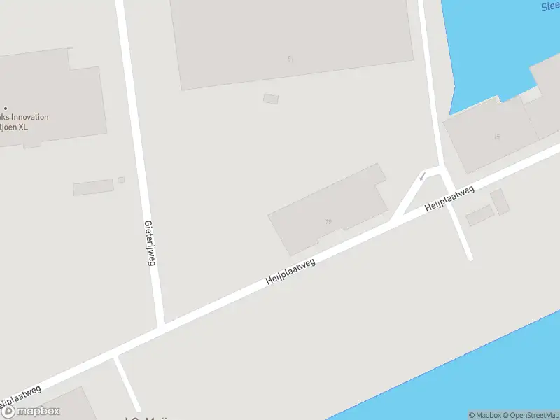 Ambulance met grote spoed naar de Heijplaatweg in Rotterdam