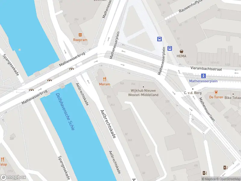 Ambulance met grote spoed naar de Aelbrechtskade in Rotterdam