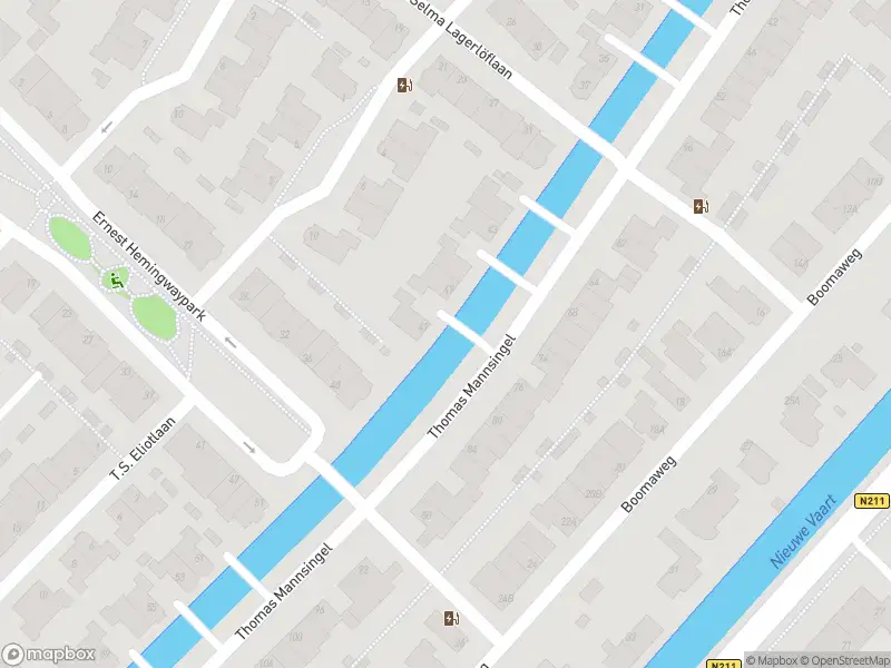 Ambulance met grote spoed naar de Thomas Mannsingel in 's-Gravenhage