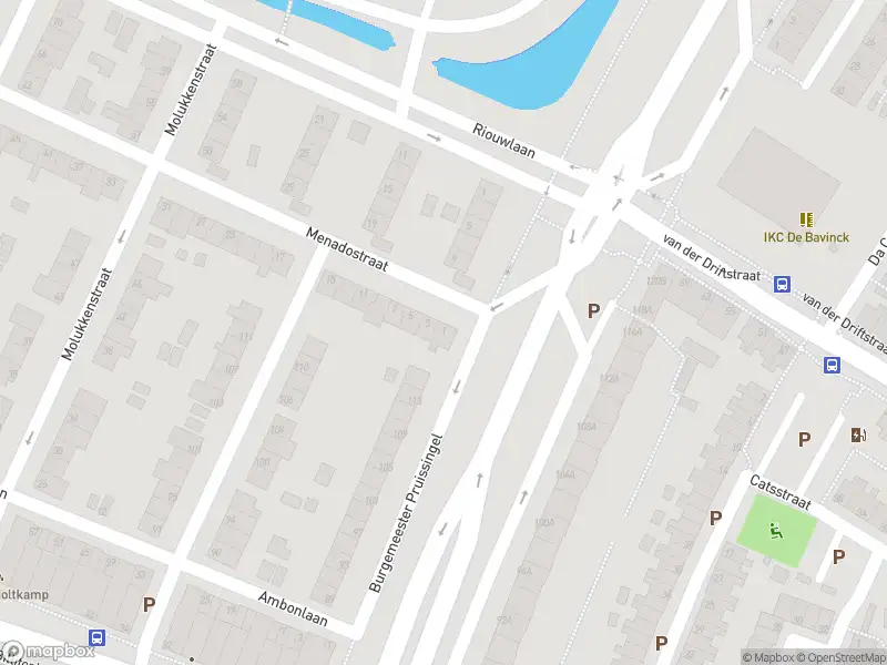 Ambulance met grote spoed naar de Menadostraat in Vlaardingen