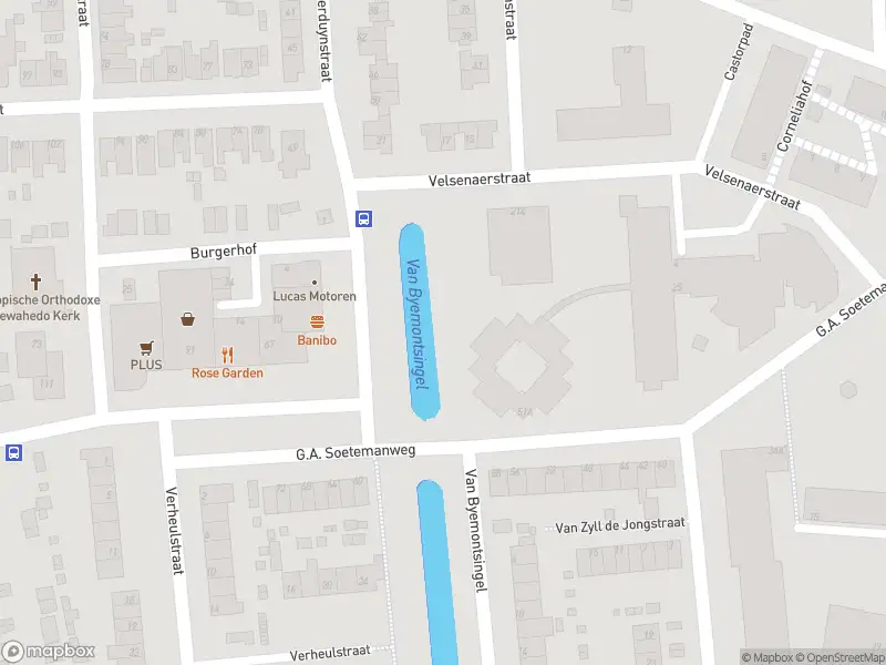 Ambulance met gepaste spoed naar de G.A.Soetemanweg in Pernis Rotterdam