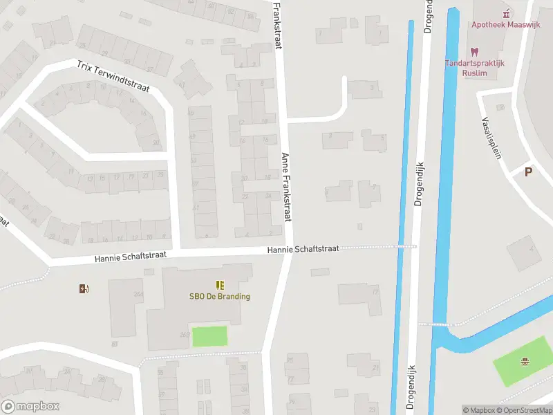 Ambulance met grote spoed naar de Anne Frankstraat in Spijkenisse