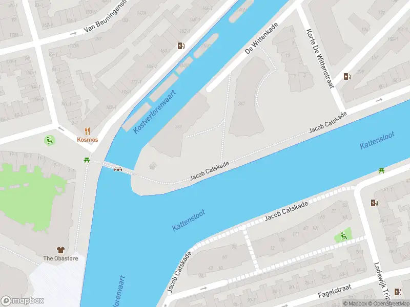 Ambulance met grote spoed naar de Van der Hoopstraat in Amsterdam