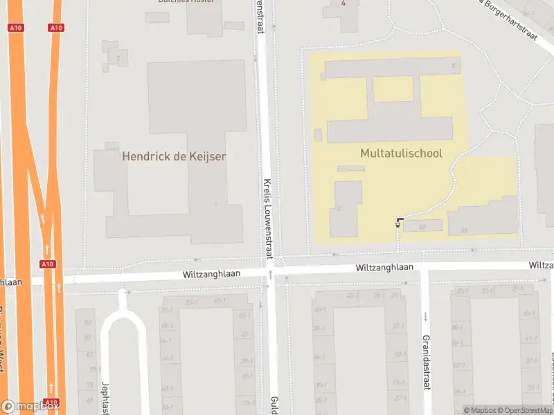 Ambulance met gepaste spoed naar de Krelis Louwenstraat in Amsterdam