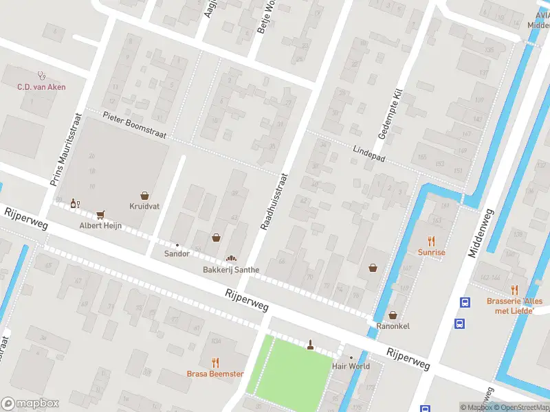 Ambulance met grote spoed naar de Jacob Grootstraat in Middenbeemster