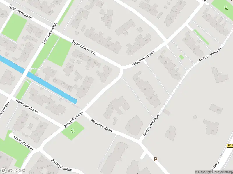 Ambulance en brandweer met grote spoed naar de Amaryllislaan in Bennebroek vanwege gebouwbrand