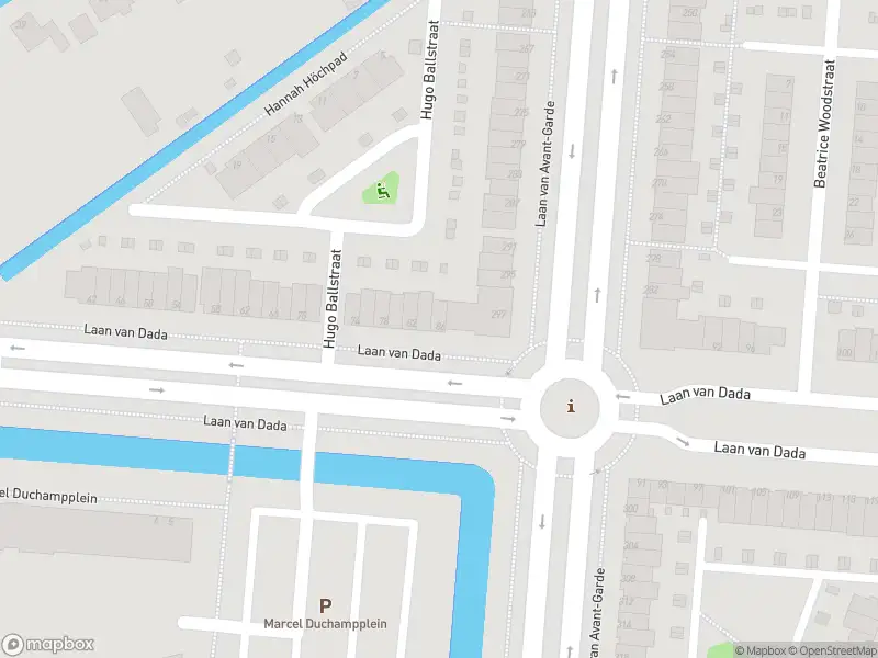 Ambulance met gepaste spoed naar de Laan van Dada in Rotterdam