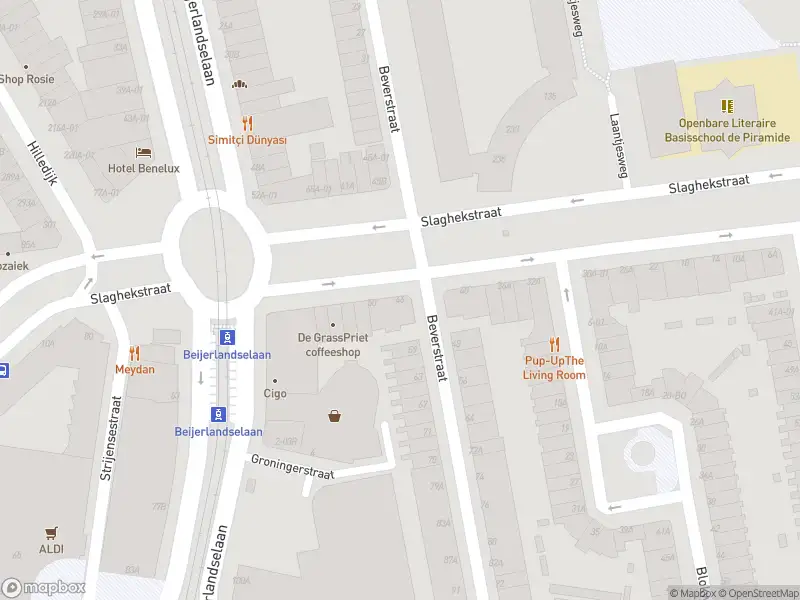 Ambulance met grote spoed naar de Slaghekstraat in Rotterdam