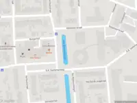 Ambulance met gepaste spoed naar de G.A.Soetemanweg in Pernis Rotterdam