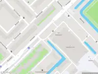 Ambulance met grote spoed naar de Teslastraat in Amsterdam