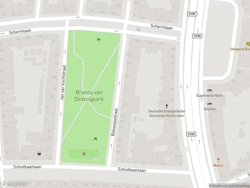 Ambulance met grote spoed naar de Bellevoysstraat in Rotterdam