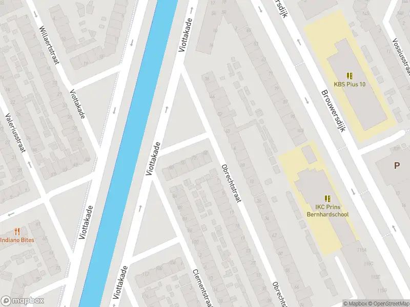 Ambulance met grote spoed naar de Viottakade in Dordrecht