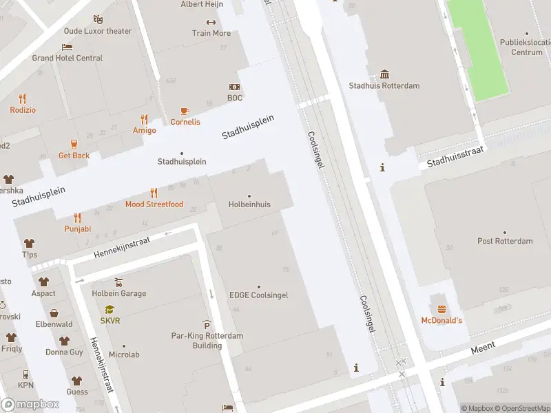 Ambulance met gepaste spoed naar de Coolsingel in Rotterdam