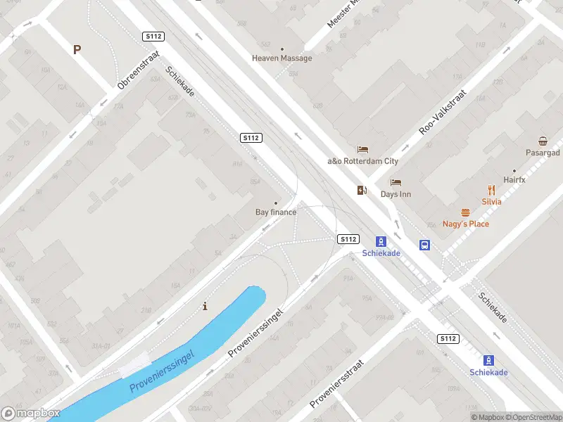 Ambulance met gepaste spoed naar de Schiekade in Rotterdam