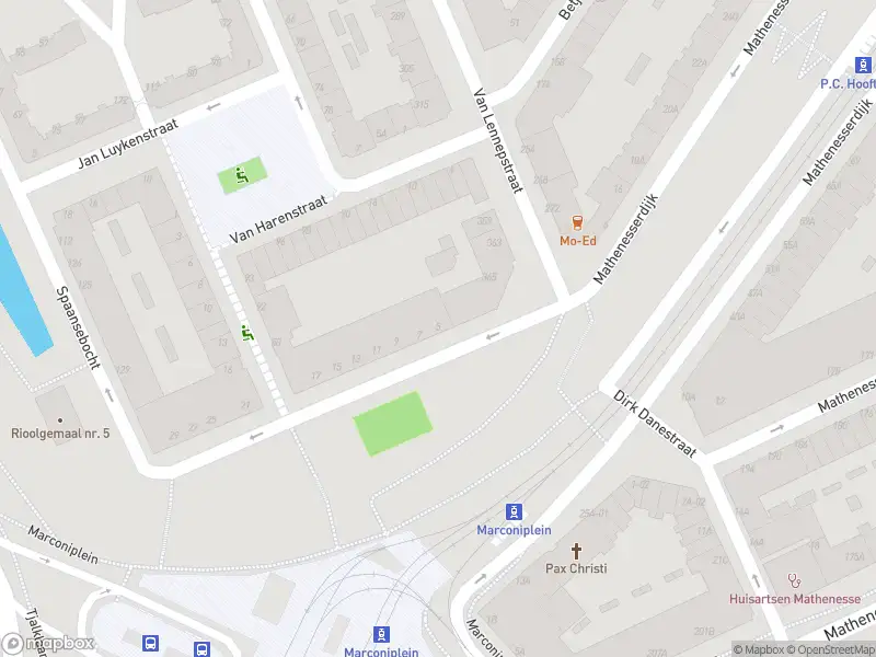 Ambulance met gepaste spoed naar de Rhijnvis Feithstraat in Rotterdam