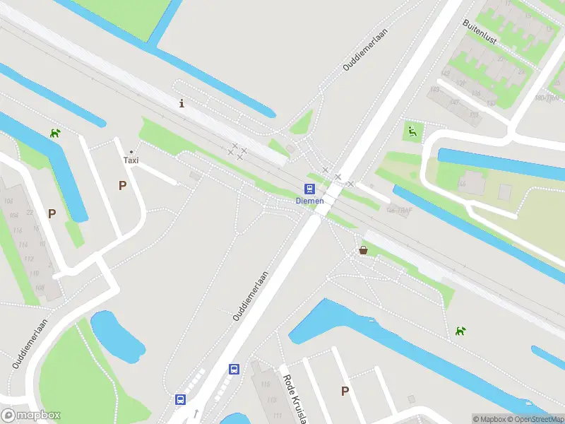 Ambulance met grote spoed naar de Dr. A.J.J. van Gemertplein in Diemen