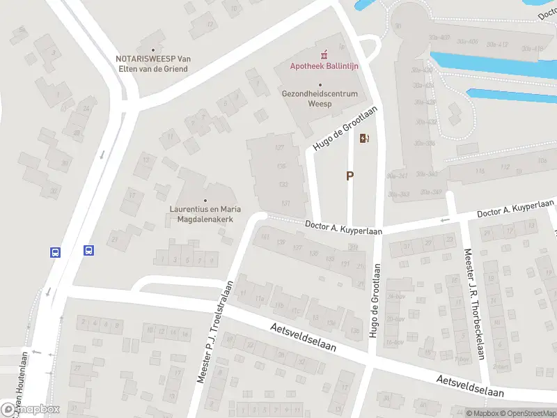 Ambulance met grote spoed naar de C.J.van Houtenlaan in Weesp