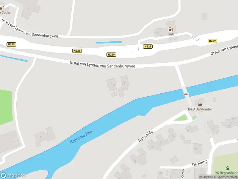 Politie naar de Graaf van Lynden van Sandenburgweg in Cothen