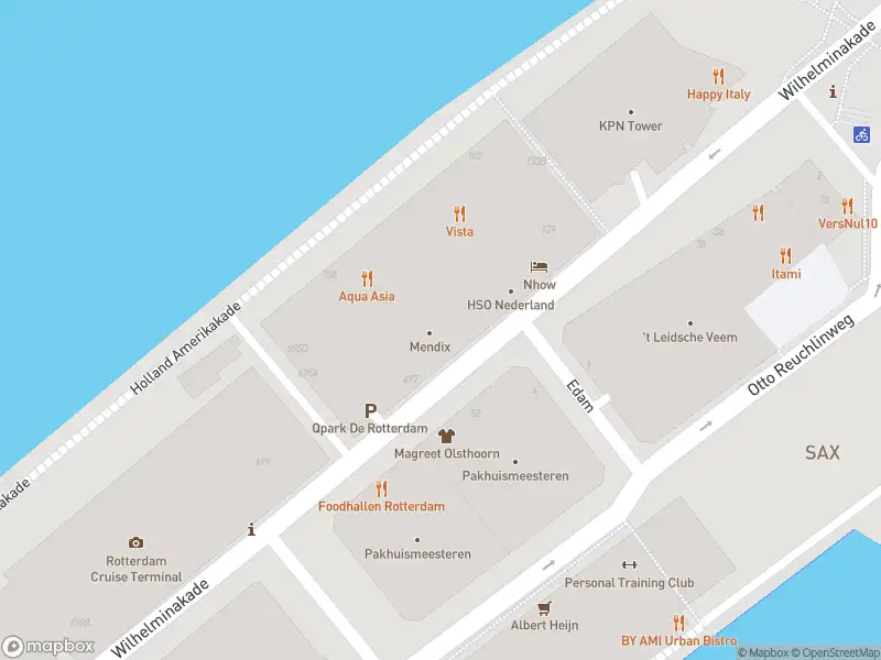 Ambulance met gepaste spoed naar de Wilhelminakade in Rotterdam