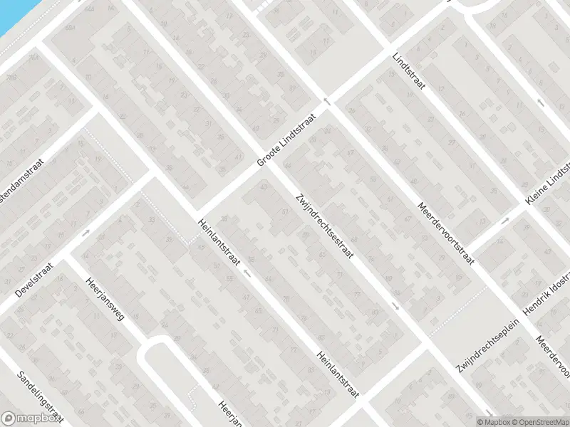 Ambulance met grote spoed naar de Zwijndrechtsestraat in Rotterdam