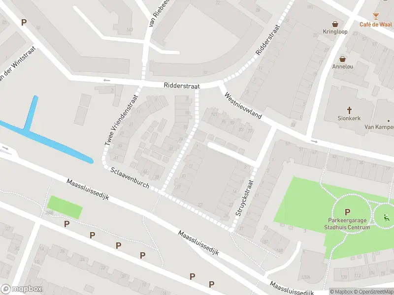 Ambulance met grote spoed naar de Sclaavenburch in Vlaardingen