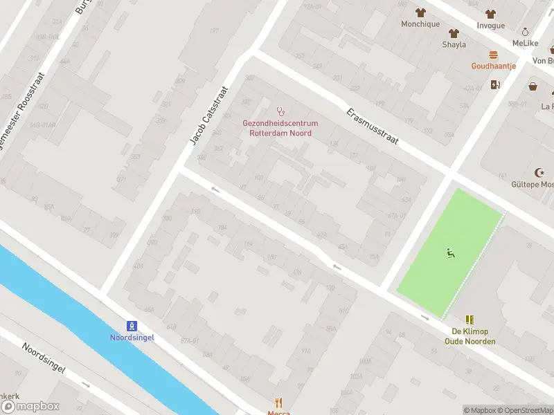 Ambulance met grote spoed naar de Rembrandtstraat in Rotterdam