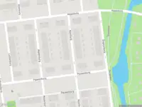 Ambulance met grote spoed naar de Nijenburg in Rotterdam