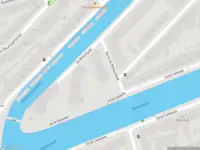 Ambulance met gepaste spoed naar de Korte De Wittenstraat in Amsterdam