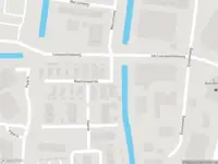 Ambulance met grote spoed naar de Moerbeigaarde in Hellevoetsluis