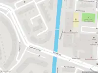 Brandweer met grote spoed naar de Bourgondiëplein in Alkmaar vanwege afhijsen patient