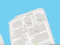 Ambulance met gepaste spoed naar de Moermanskkade in Amsterdam