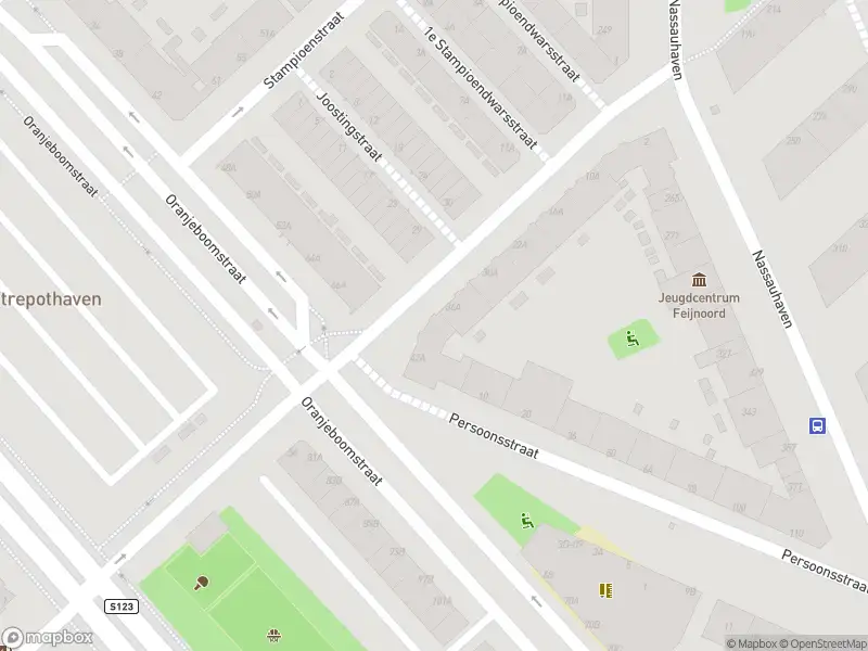 Ambulance met grote spoed naar de Steven Hoogendijkstraat in Rotterdam