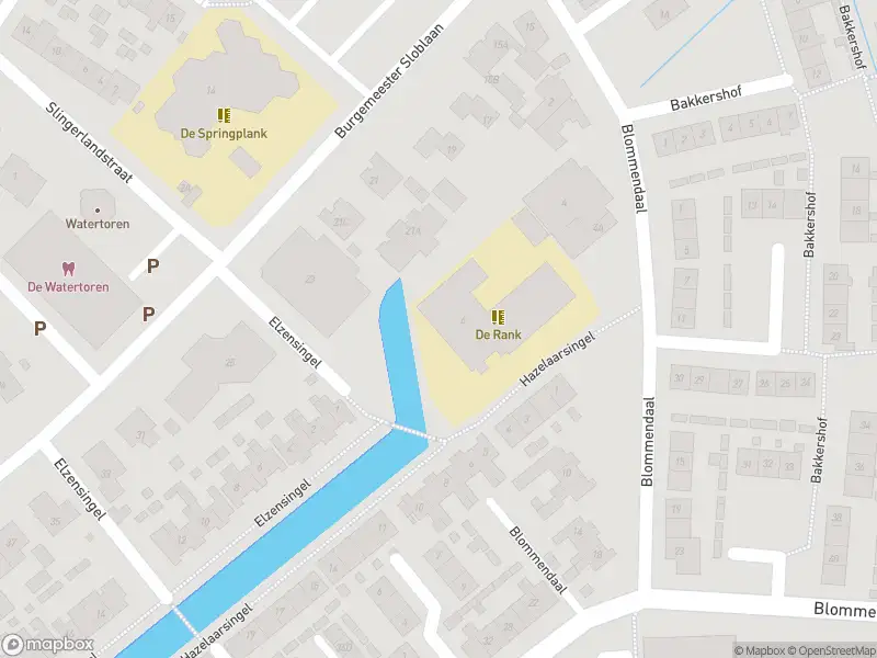 Ambulance met grote spoed naar de Blommendaal in Meerkerk