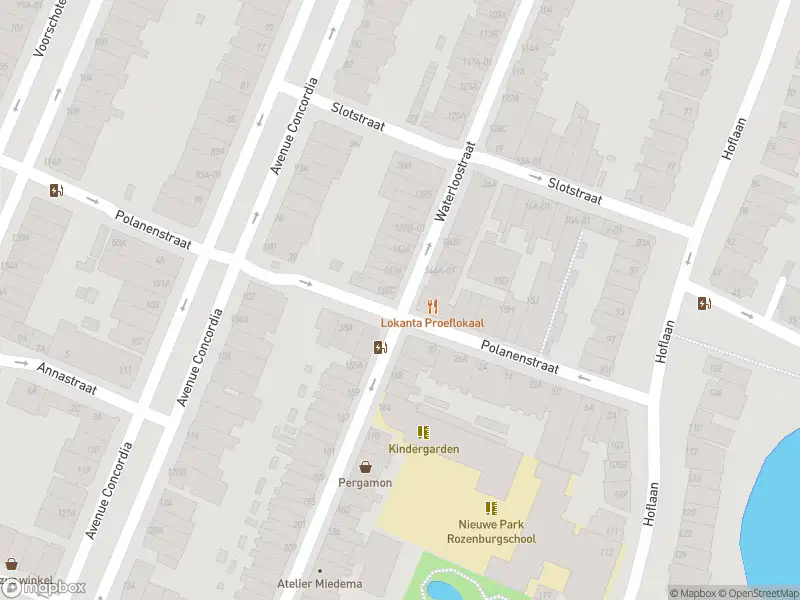 Ambulance met gepaste spoed naar de Polanenstraat in Rotterdam